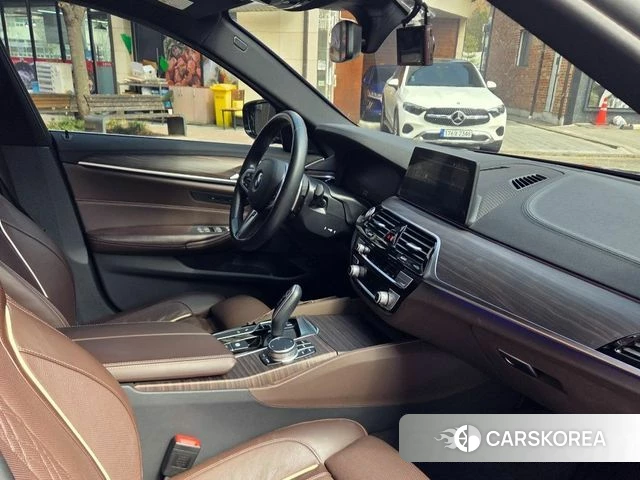 BMW 5 Series (G30) id 3860990 из Кореи 13