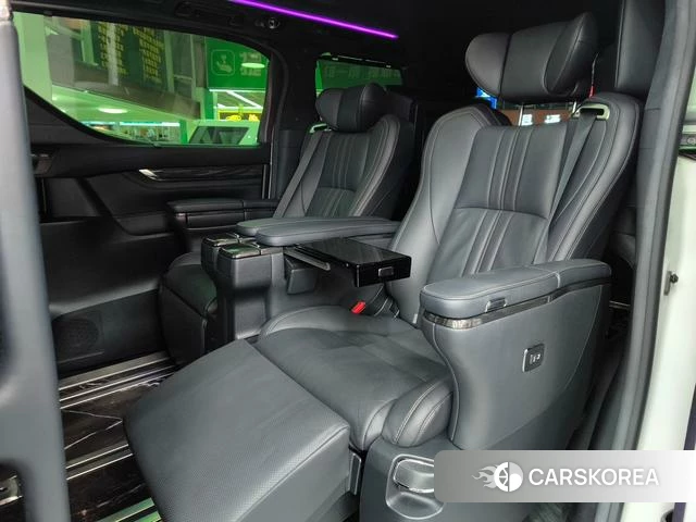 Lexus LM id 4291449 из Китая 34