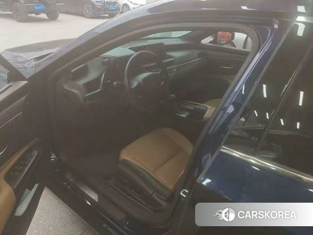 Lexus ES id 4329212 из Китая 10