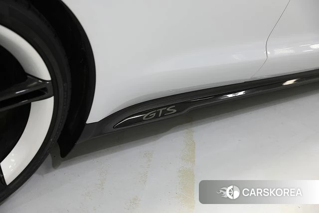 Porsche Taycan id 4388131 из Кореи 17