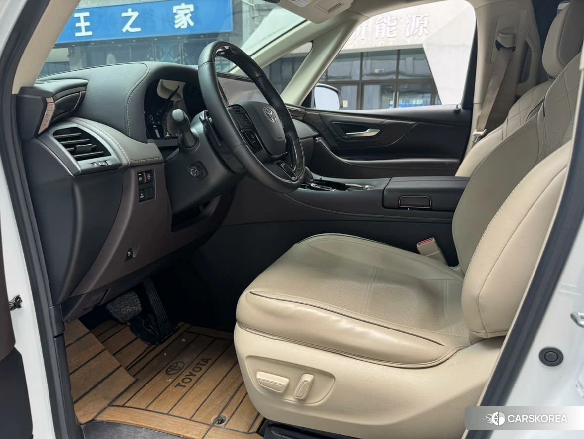 Toyota Elfa id 4452858 из Китая 7