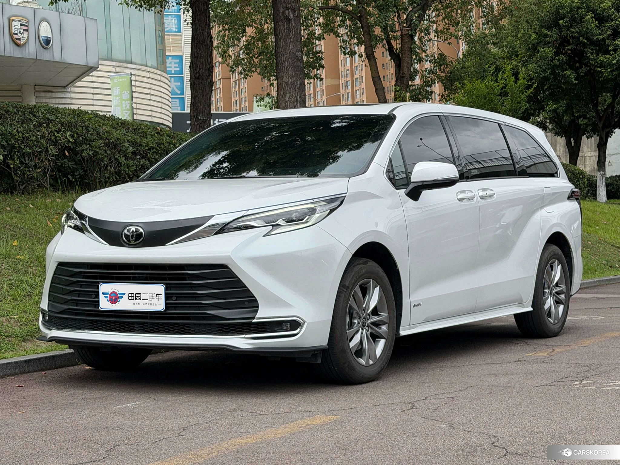 Toyota Sienna id 4504752 из Китая 10