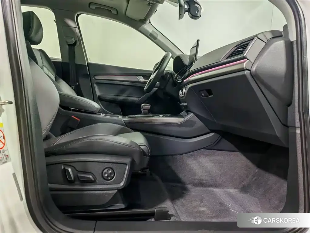 Audi Q5L id 4515317 из Китая 14