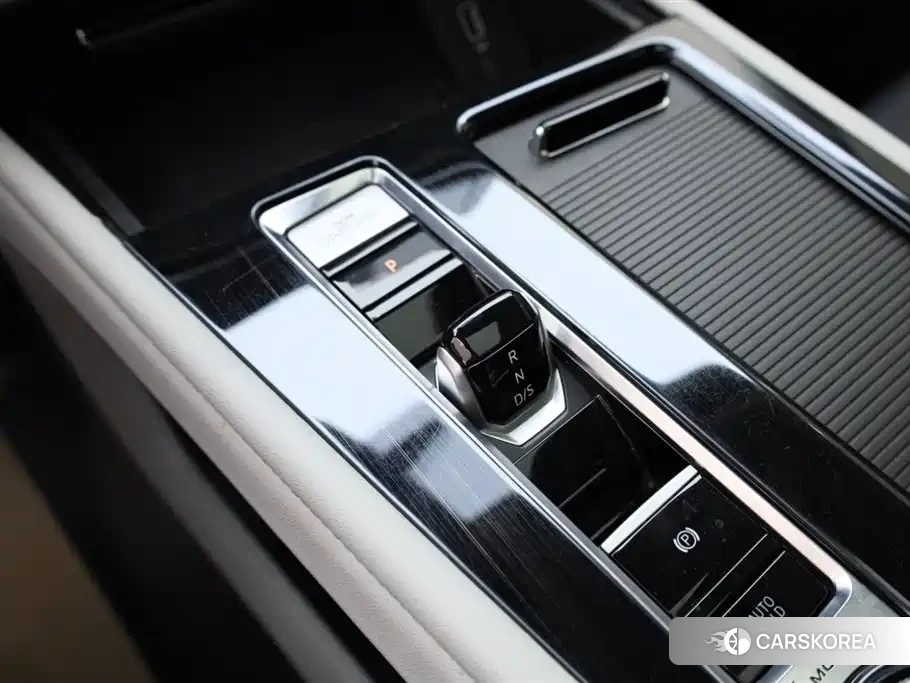 Volkswagen Touareg id 4599557 из Китая 27
