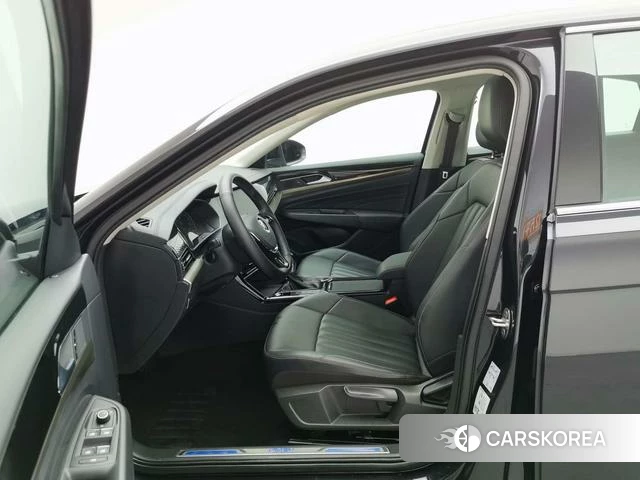Volkswagen Passat PHEV id 4300927 из Китая 22