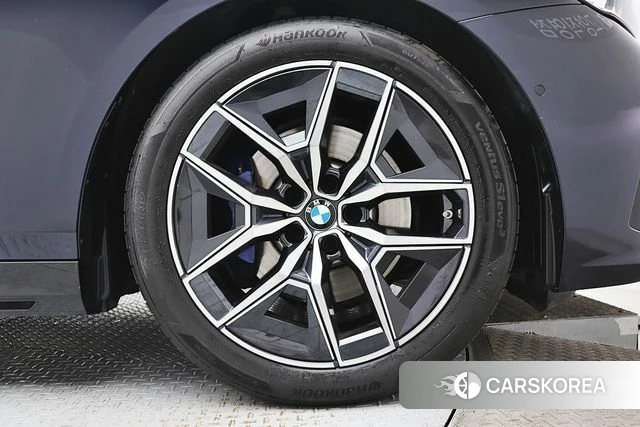 BMW 5 Series (G60) id 4871195 из Кореи 17