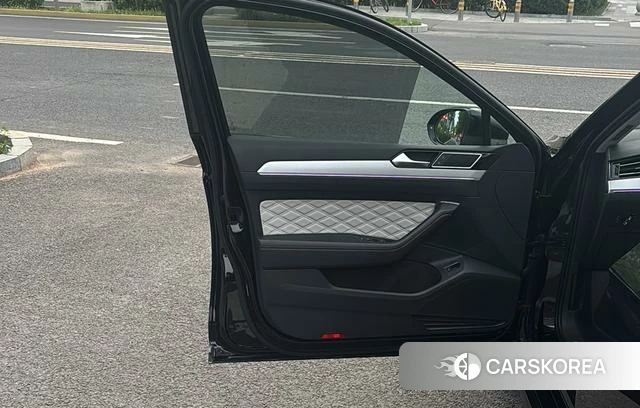 Volkswagen Magotan id 4272815 из Китая 12