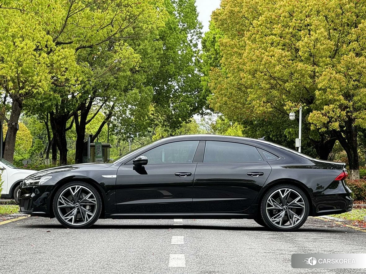 Audi A7L id 4440808 из Китая 14