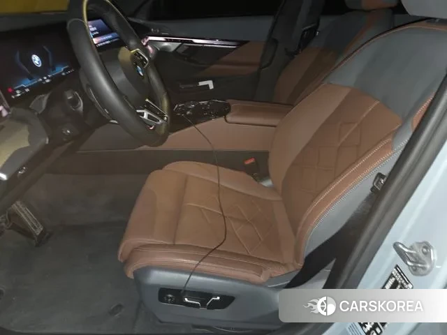 BMW 5 Series (G60) id 3517488 из Кореи 8