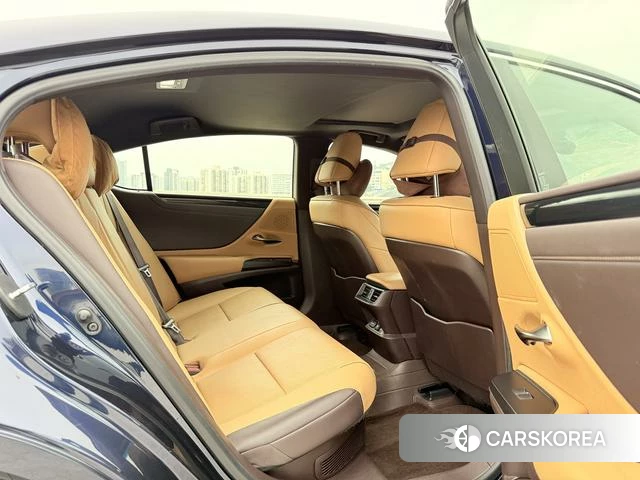 Lexus ES id 4274693 из Китая 14