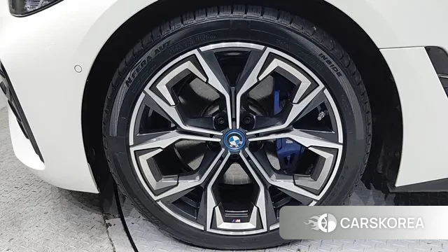 BMW i4 id 3549897 из Кореи 17