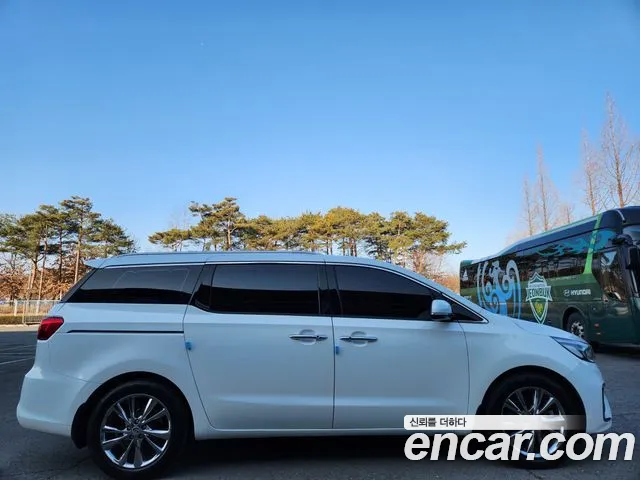 Kia The New Carnival id 2438279 из Кореи 17