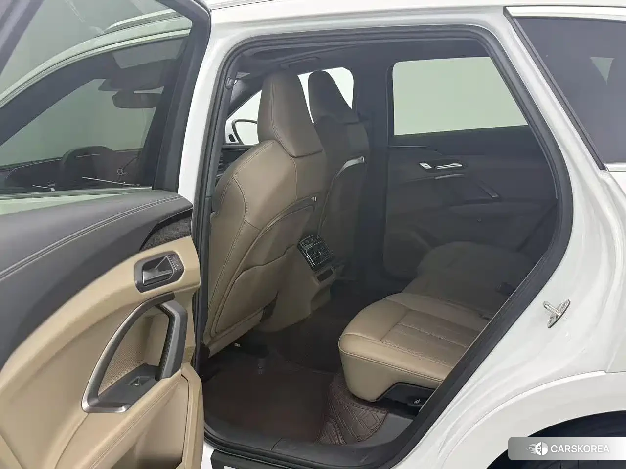Audi Q5L id 4679752 из Китая 10
