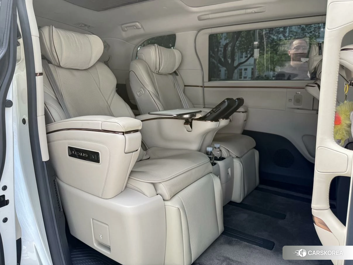 Lexus LM id 4452994 из Китая 23