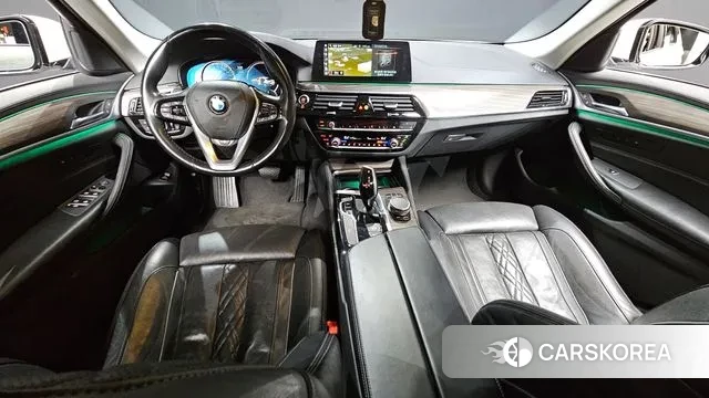 BMW 5 Series (G30) id 3209966 из Кореи 17