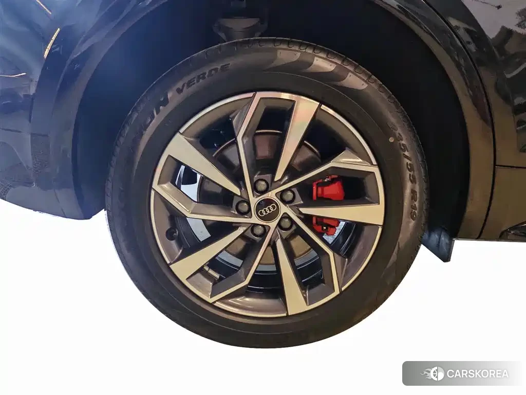 Audi Q5L id 4679501 из Китая 17