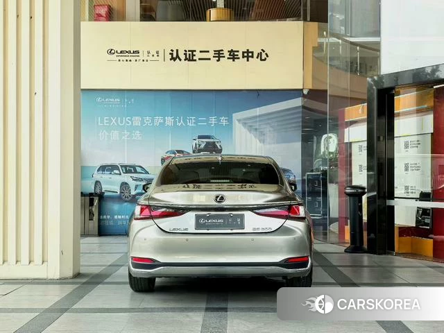 Lexus ES id 3957622 из Китая 7