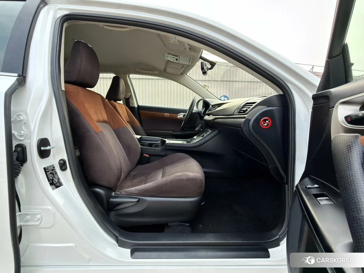 Lexus CT id 4479338 из Китая 13