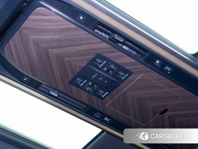 Lexus LM id 4277043 из Китая 15