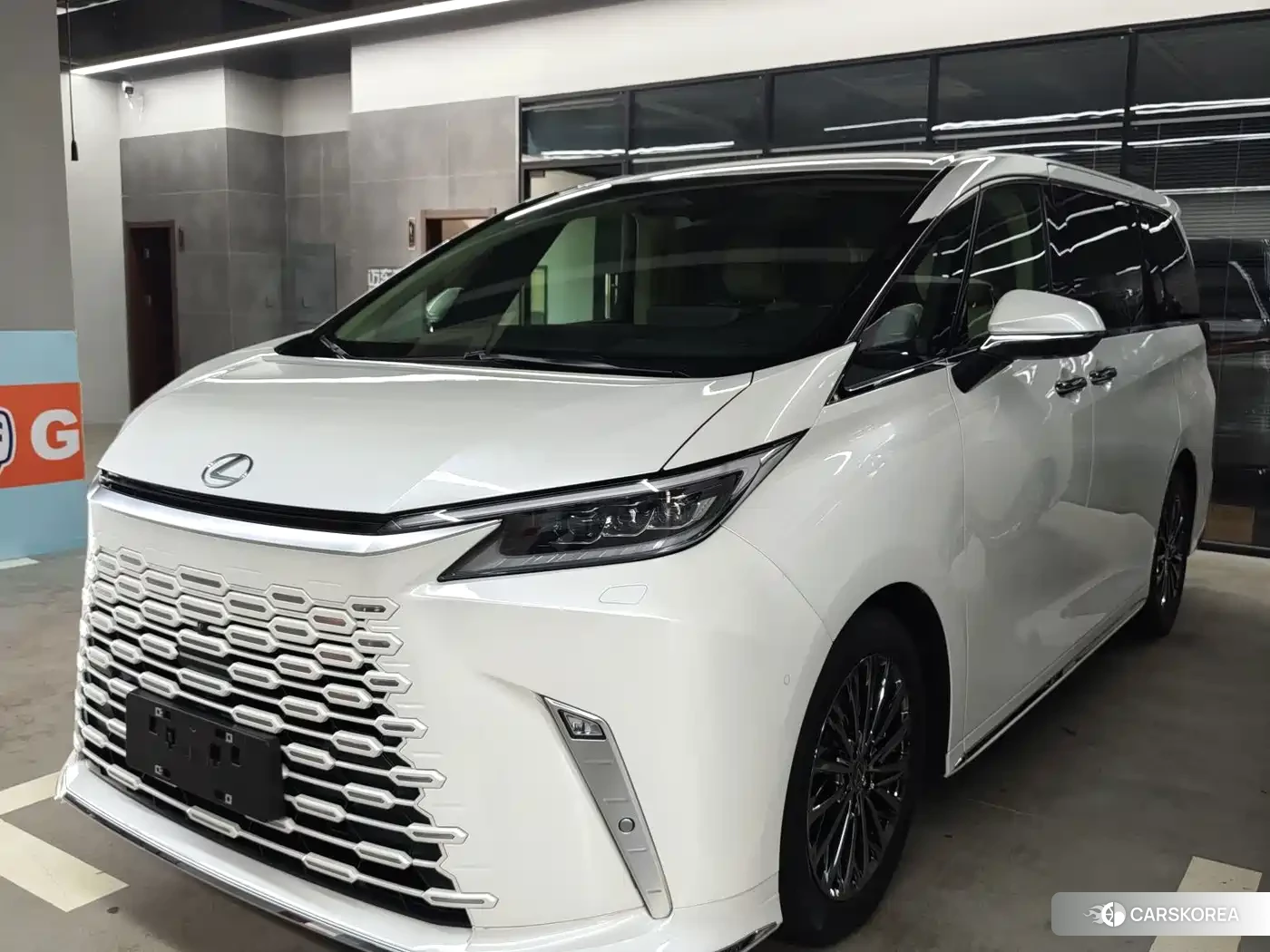 Lexus LM id 4644388 из Китая 9