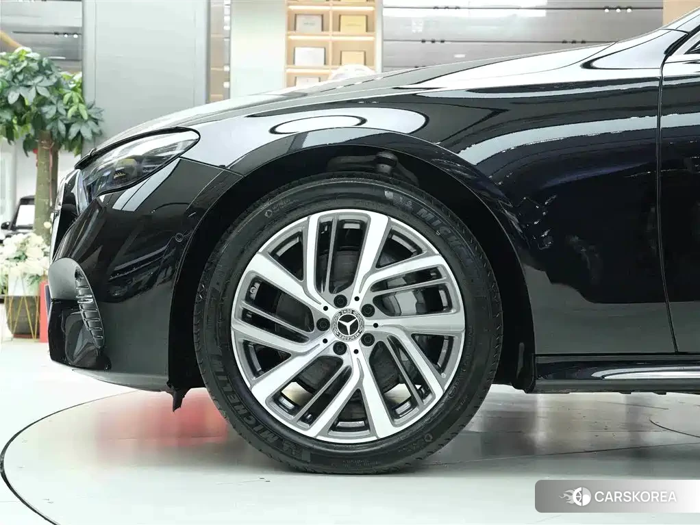 Mercedes-Benz E-Class id 4538833 из Китая 21