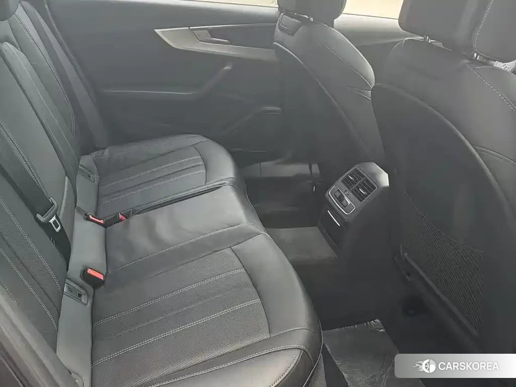 Audi A4L id 4599747 из Китая 9