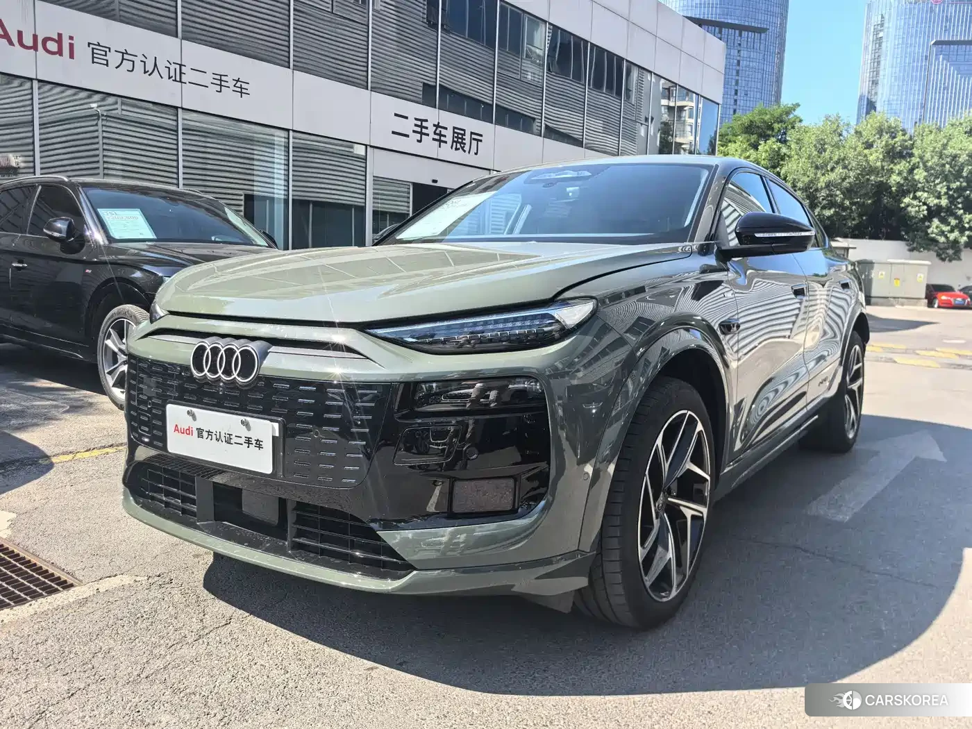 Audi Q6L Sportback e-tron id 4547566 из Китая 8
