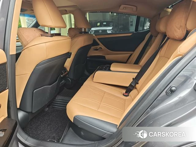 Lexus ES id 4353785 из Китая 16