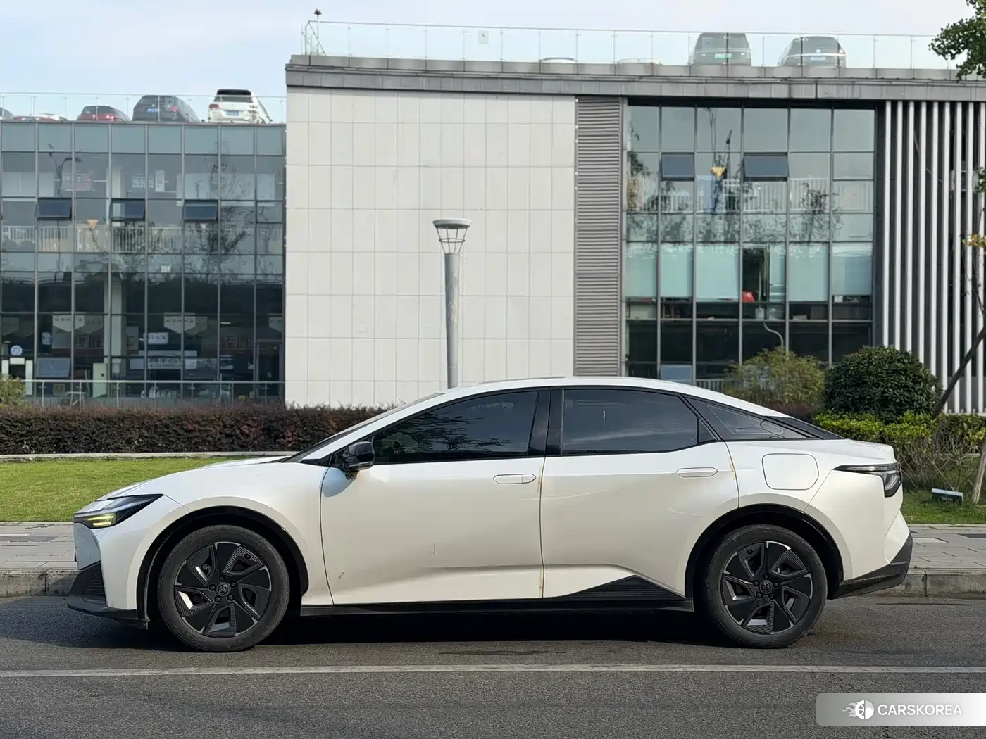Toyota bZ3 id 4565298 из Китая 12
