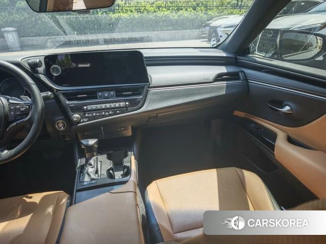 Lexus ES id 4334745 из Китая 14