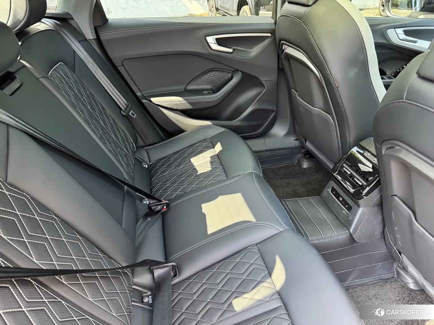 Audi A5L id 4644489 из Китая 26