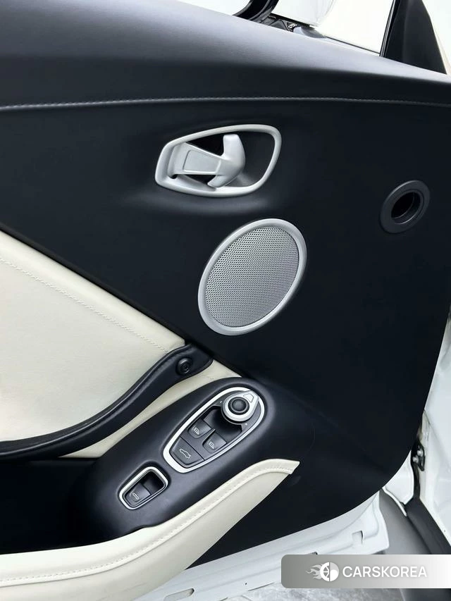 Aston Martin Vantage id 4238837 из Китая 21