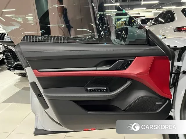 Porsche Taycan id 3550484 из Кореи 14