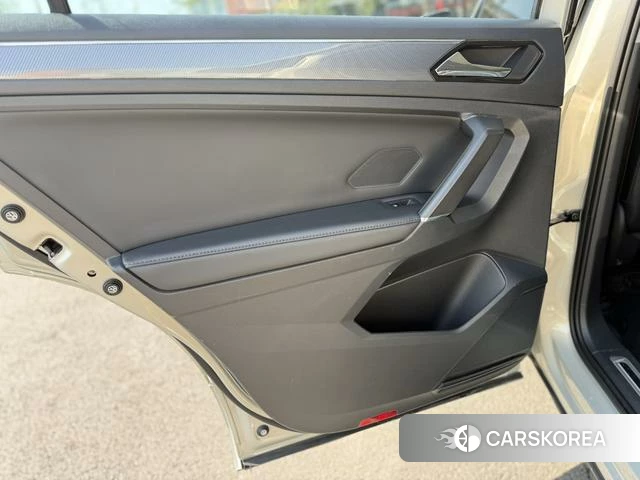 Volkswagen Tiguan L id 4276941 из Китая 20
