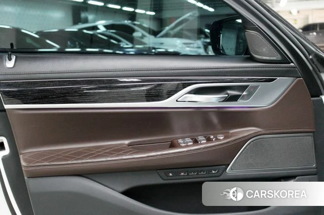 BMW 7 Series (G11) id 3844216 из Кореи 17