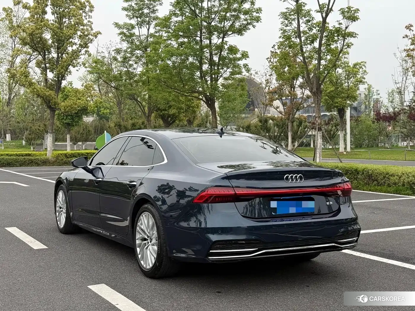 Audi A7L id 4653952 из Китая 14