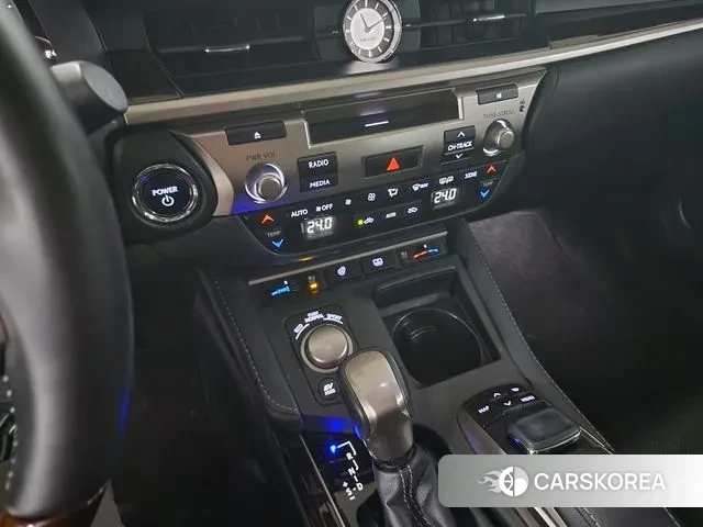 Lexus New ES300h id 3096056 из Кореи 7