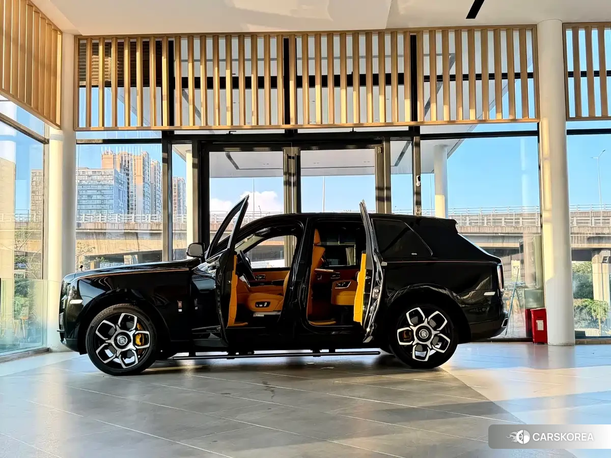 Rolls-Royce Cullinan id 4554076 из Китая 7