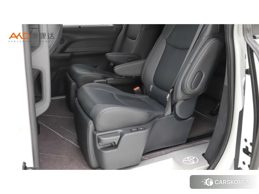 Toyota Sienna id 4438599 из Китая 8