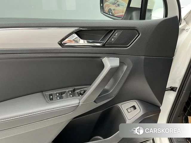 Volkswagen Tiguan L PHEV id 4399808 из Китая 15