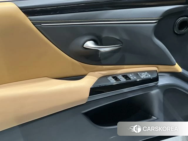 Lexus ES id 4276296 из Китая 14