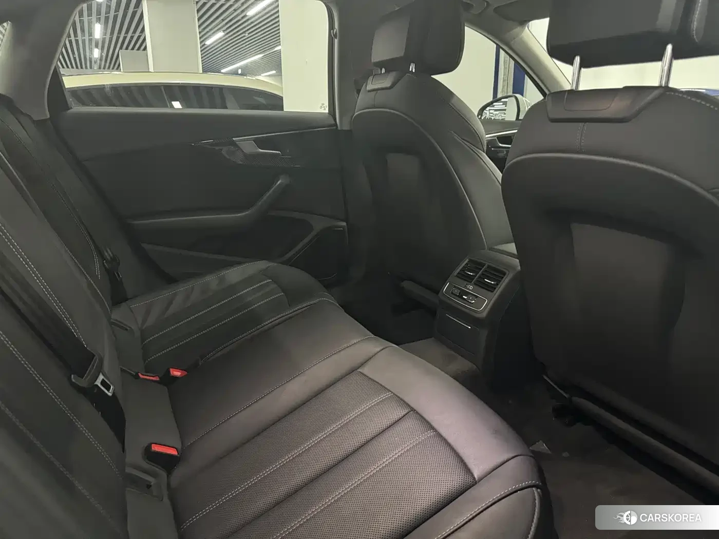 Audi A4L id 4577647 из Китая 9