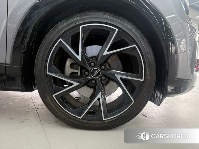 Audi Q5 e-tron id 4211133 из Китая 13