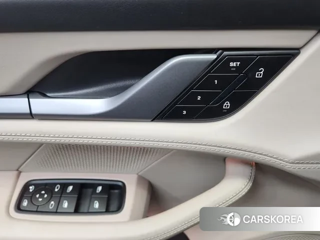 Porsche Taycan id 3669854 из Кореи 17