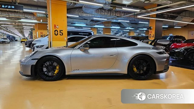 Porsche 911(992) id 4200640 из Кореи 17