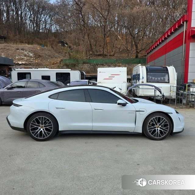 Porsche Taycan id 3883287 из Кореи 17
