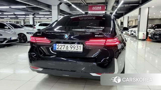 BMW 5 Series (G60) id 2889075 из Кореи 17