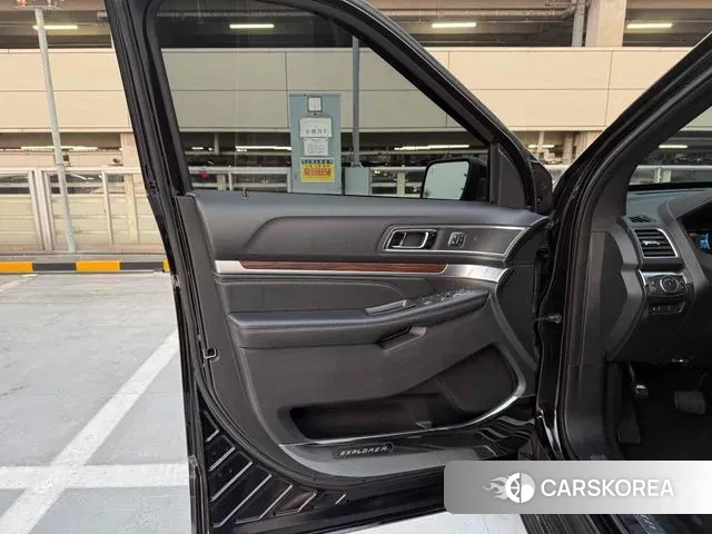 Ford Explorer id 3407936 из Кореи 17