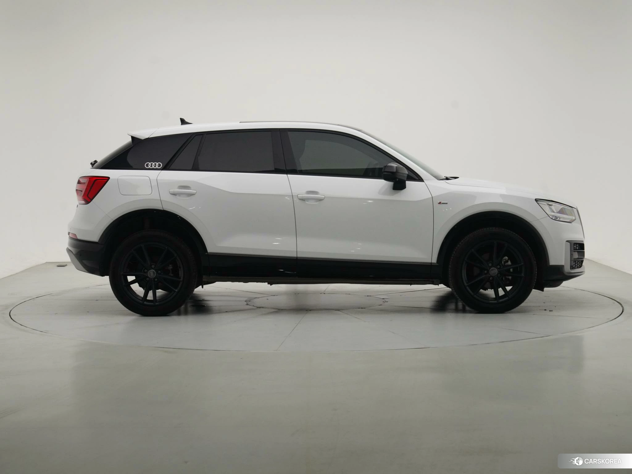 Audi Q2L id 4467901 из Китая 25