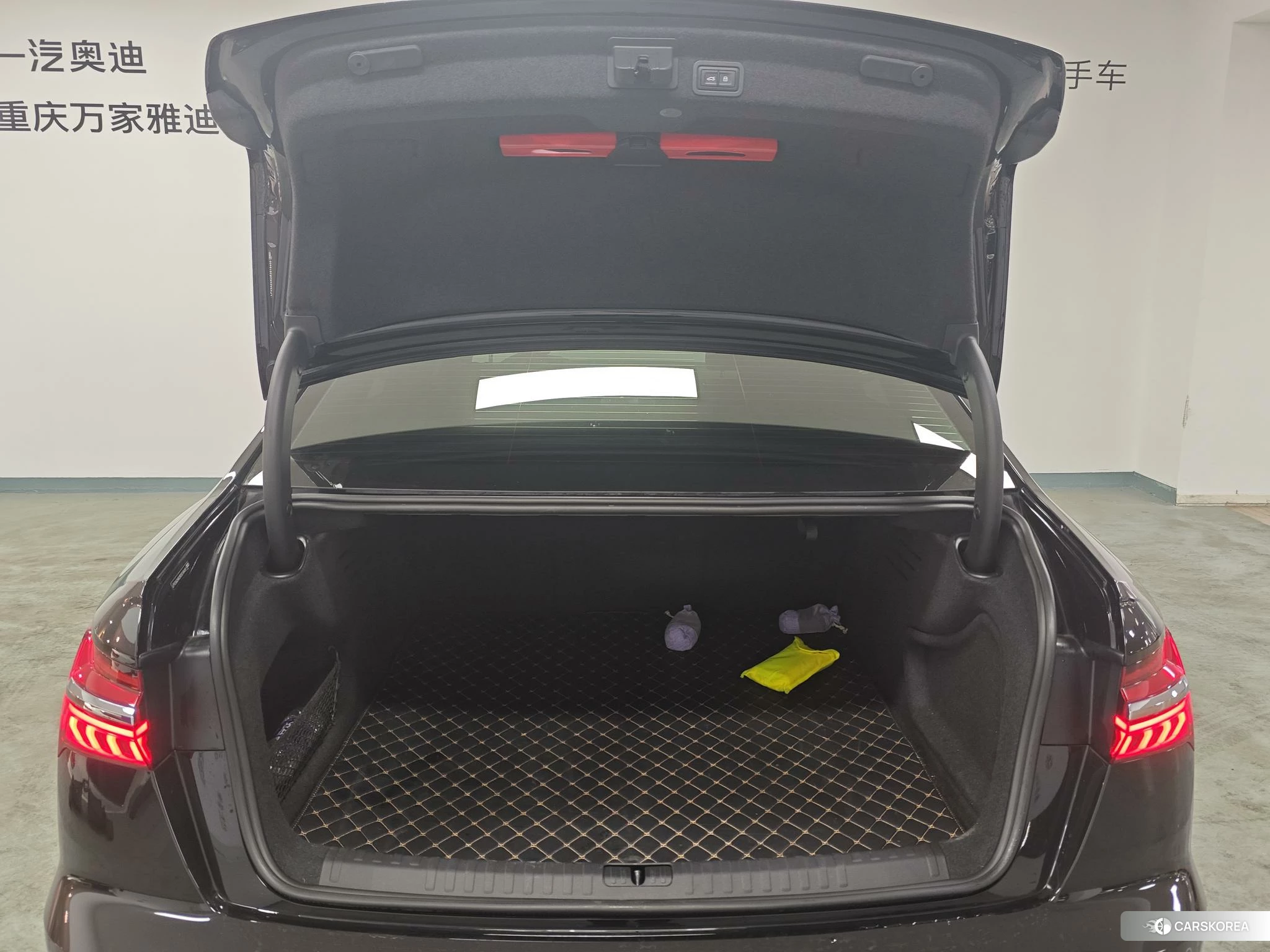 Audi A6L id 4479750 из Китая 14